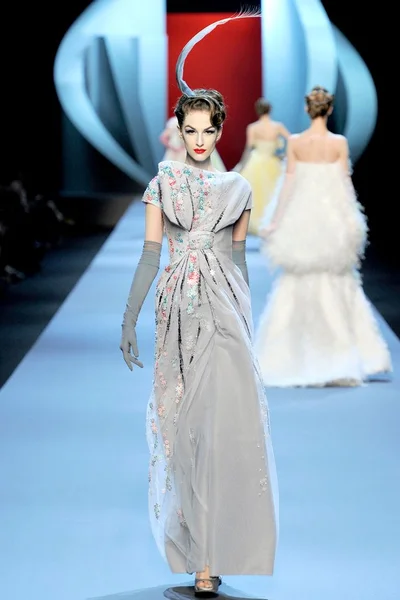 Look 27